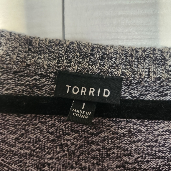 TORRID Sequin "Beautiful" Raglan Grey Cotton  Sweater Size 1 - Picture 8 of 12